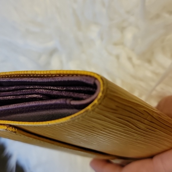 Louis Vuitton Vintage Epi Leather Porte Tresor Wallet - Picture 3 of 15